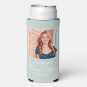 Sage Green Vrijgezellenfeest Foto Seltzer Blikjeskoeler (Seltzer Achterkant)