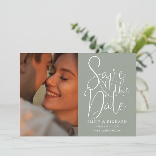 Sage Green Wedding 2 Foto Elegant Script Save The Date (Staand voorkant)
