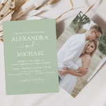 Sage Green Wedding Romantic Foto Kaart<br><div class="desc">Sage Green Wedding Spring of Summer Photo on Back Wedding Invitations - bevat prachtige en elegante scripttypografie met een moderne,  eenvoudige en klassieke kleur voor de speciale dag van de bruiloft.</div>
