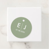 Sage Green & White Monogram Weddenschap Bedankjes Labels (In situ)