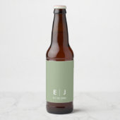 Sage Green & White Monogram Weddenschap Bier Etiket (Voorkant)