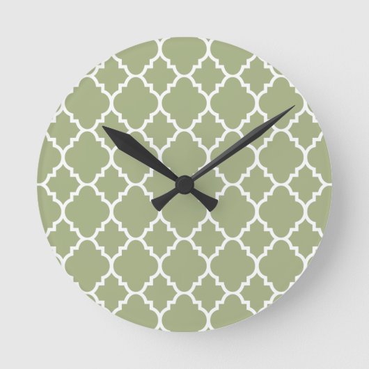 Sage Green White Quatrefoil Moroccan Pattern Ronde Klok (Voorkant)