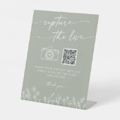 Sage Green Wildflower Capture the Love Wedding Reclamebord Met Voetstuk (Voorkant)