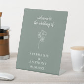 Sage Green Wildflower Wedding Reclamebord Met Voetstuk (Insitu)