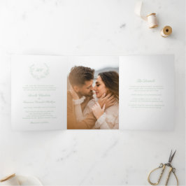 Sage Green Wreath Monogram Elegante bruiloft Drieluik Uitnodiging