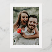 Sage Green Zilveren Krans Monogram Huwelijk Folie Uitnodiging (Achterkant)