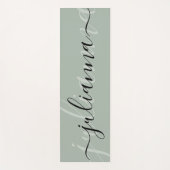 Sage Groen Elegant Naam Script Minimalist Custom Yogamat (Voorkant)