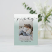 Sage Groen Elegant Script Familie Foto Groeten Briefkaart (Staand voorkant)