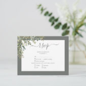 Sage Groen Eucalyptus Script Bruiloft RSVP Uitnodiging Briefkaart (Staand voorkant)