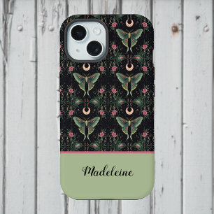 Sage Groen Luna Moths Maan Roze Bloemen Monogram iPhone 15 Case