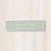 Sage Groen Minimalistisch Modern Monogram Elegant Deurbordje (Voorkant)