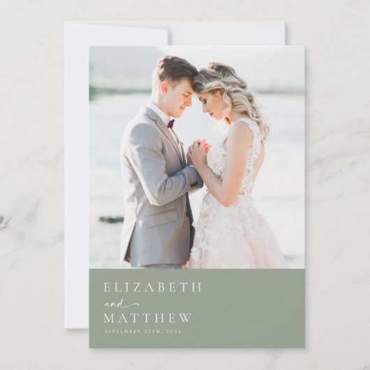 Sage Groen Minimalistisch Script Foto Bruiloft Bedankkaart (Voorkant)