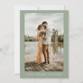 Sage Groen Minimalistische Elegante Foto Bruiloft Kaart (Voorkant)