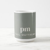 Sage Groen Modern Minimaal Aangepast Monogram en N Koffiemok (Center)