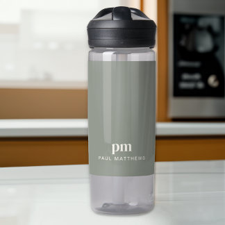 Sage Groen Modern Minimaal Aangepast Monogram en N Waterfles