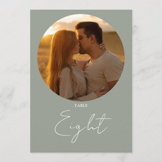 Sage Groen Modern Minimalistisch Script Tafelnumme Kaart (Voorkant)