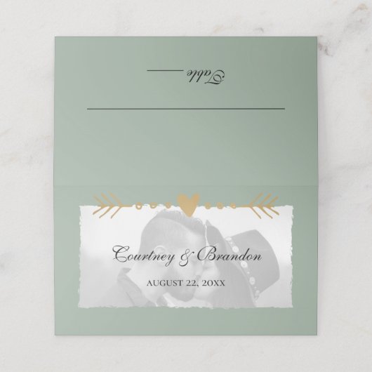 Sage Groen Moderne Foto Gouden Harten Bruiloft Plaatskaartje (Buitenkant ongevouwen)