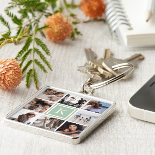 Sage Groen Monogram 8 Fotocollage Sleutelhanger (Zijkant)