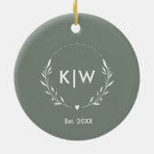 Sage Groen Wit | Monogram moderne Initialen Keramisch Ornament (Achterkant)