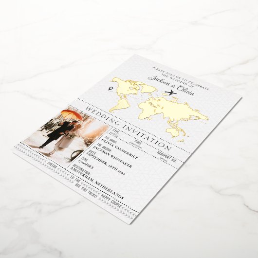 Sage Groene Bestemming Huwelijkspaspoort Folie Uitnodiging (Gedraaid)