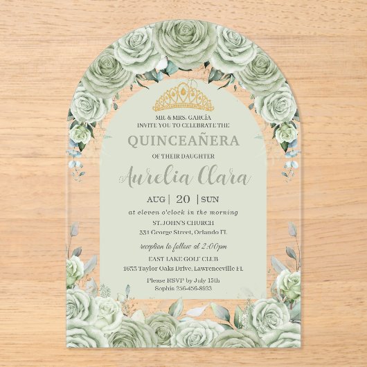 Sage Groene Bloemen Moderne Boog Goud Quinceanera Acryl Uitnodigingen (Voorkant)