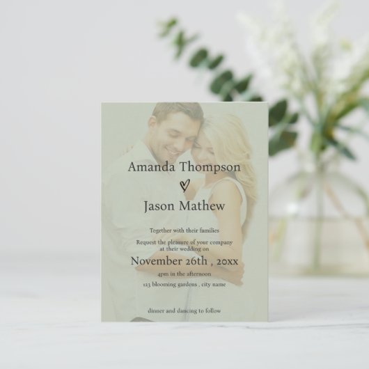 Sage Groene Doorschijnende Overlay Bruiloftsuitnod Briefkaart (Staand voorkant)