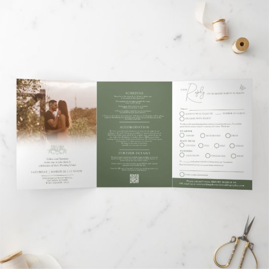 Sage groene fleur de lis bruiloft maaltijd optie R Drieluik Uitnodiging (Binnen)