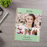 Sage groene foto collage afspraken 2025 planner<br><div class="desc">Creëer uw eigen unieke fotocollage. Gebruik vier,  vier van je favoriete foto's. Personaliseer en een jaar,  naam en tekst. Een salie groen gekleurde achtergrond,  zwarte tekst.</div>