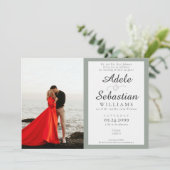 Sage Groene Foto Elegant Monogram Formele Bruiloft Kaart (Staand voorkant)