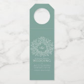 Sage groene hand getekend blad monogram kunst brui flessenhanger (Voorkant)