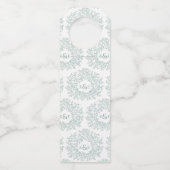 Sage groene hand getekend blad monogram kunst brui flessenhanger (Achterkant)