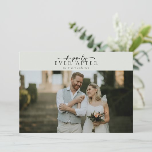 Sage Groene Kalligrafie Script Foto Bruiloft Bedankkaart (Staand voorkant)