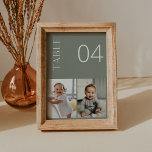 SAGE Groene Kindertijd Fotolijst Nummer Kaart<br><div class="desc">Het SAGE-Collectie is vers, modern en perfect voor de bohemen bruiloft of de seksneutrale viering. Het kenmerkt een verbluffend modern manuscriptdoopvont die met een prachtige groene tint wordt geparen, die een blik creëren die zowel schoon als elegant is. Dit collectie is perfect voor koppels die op hun speciale dag een...</div>