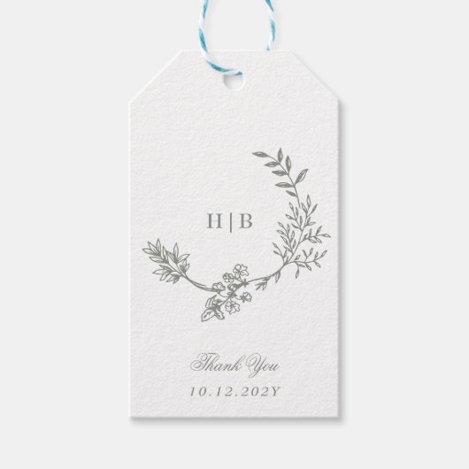 Sage Groene Klassieke Bloemenkrans Monogram Bruilo Cadeaulabel (Voorkant)