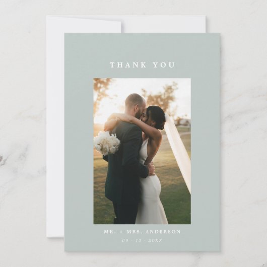 Sage Groene Lijn Kunstblad Monogram Bruiloft Bedankkaart (Voorkant)