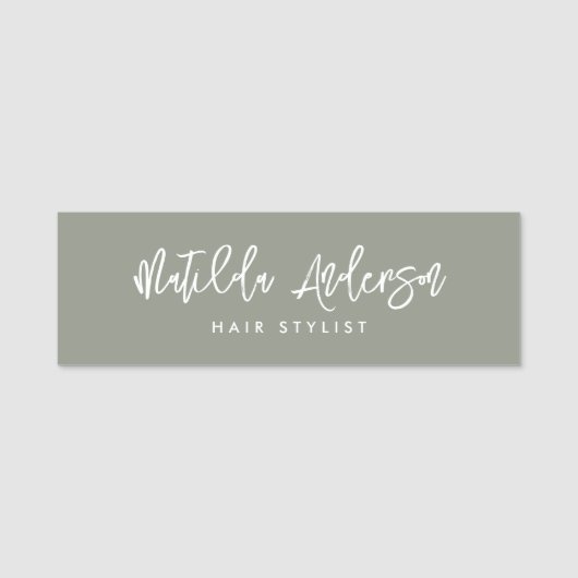 Sage groene moderne minimale elegante script naamplaatje (Voorkant)