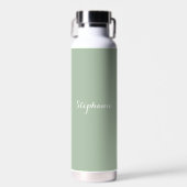 Sage Groene Naam Modern Elegant Monogram Boho Waterfles (Voorkant)