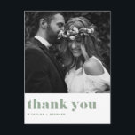 Sage Groene Retro Vette Typografie Bruiloft Dank u Briefkaart<br><div class="desc">Stuur bedankt naar familie en vrienden met deze aanpasbare foto dank u briefkaart. Het heeft een retro vette typografie en een harticoon. Deze wijze groene bedankkaart is perfect voor diverse evenementen zoals bruiloften en afstuderen. Personaliseer door uw favoriete foto's toe te voegen. Verkrijgbaar als platte en gevouwen kaart.</div>