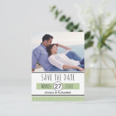 Sage groene typografie Save the Date foto Aankondigingskaart (Staand voorkant)