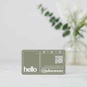 Sage Groene Typografie Scannbare QR Code Hallo Visitekaartje (Staand voorkant)