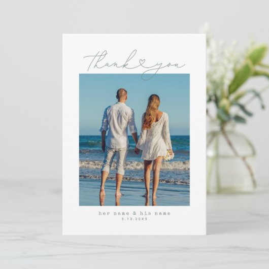 Sage | Minimalistische Eenvoudig Script Hart Weddi Bedankkaart (Staand voorkant)