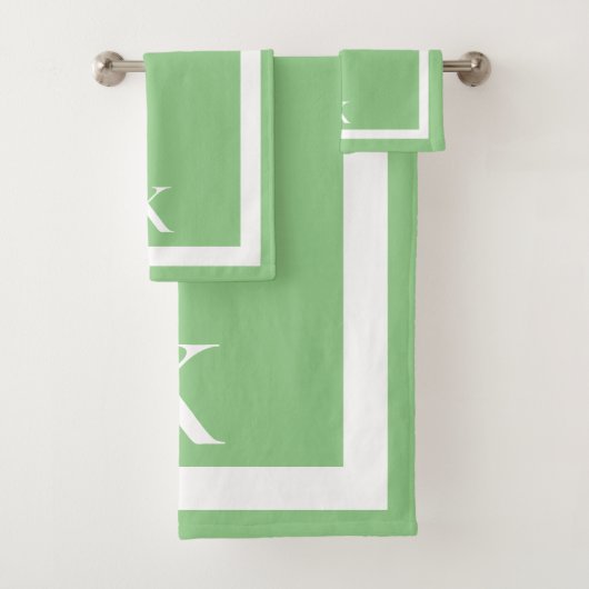 Sage Minimalistische Gegemonogrammeerde Luxe Spa Bad Handdoek (Insitu)