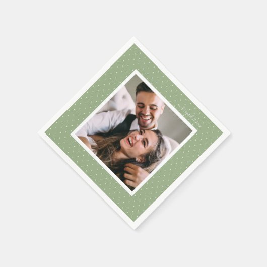 Sage Modern Script en Chic Stippen Trouwfoto Servetten (Hoek)