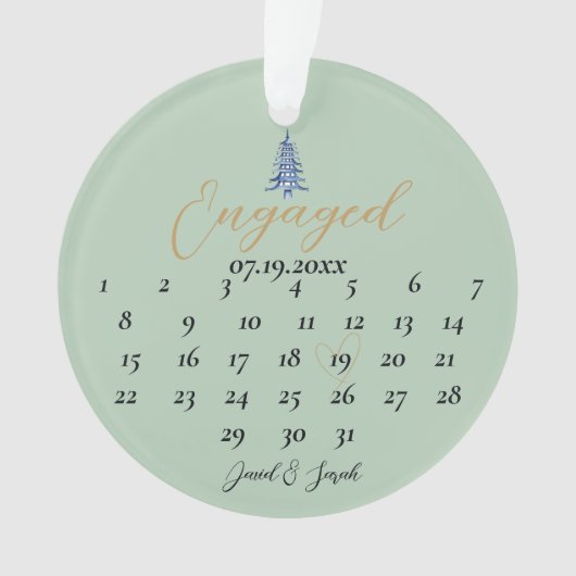 Sage Pagoda Kerstboom Verloving Kalender Ornament (voorkant)