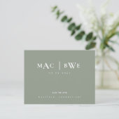 Sage Simple & Strak Monogram Save the Date Briefkaart (Staand voorkant)