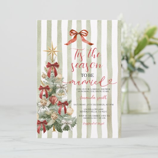 Sage Stripes Red Bow Christmas Tree Couple Wedding Kaart (Staand voorkant)