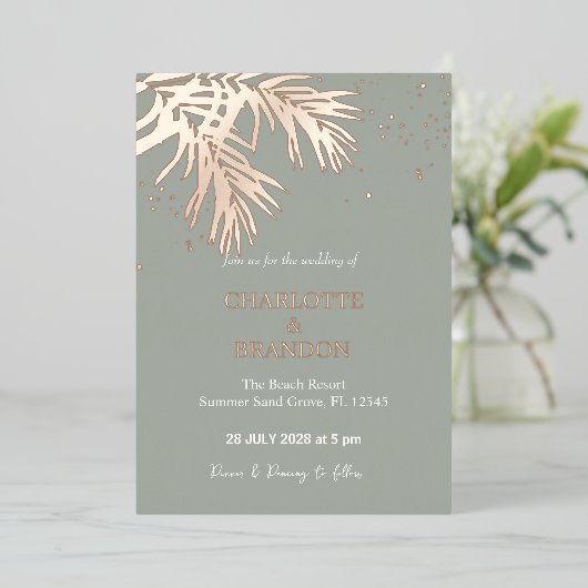 Sage Tropische Palm Bladeren Bruiloft Goud Folie Uitnodiging (Staand Voorkant)