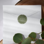 Sage | Weddenschap Klassieke monogram Ronde Sticker<br><div class="desc">De ronde stickers zijn ontworpen om aan te sluiten bij het collectie van Cream en Ivory Organic Wedding,  en bieden uw initialen of monogram en trouwdatum op een wit lettertype op een zwarte kleur.</div>