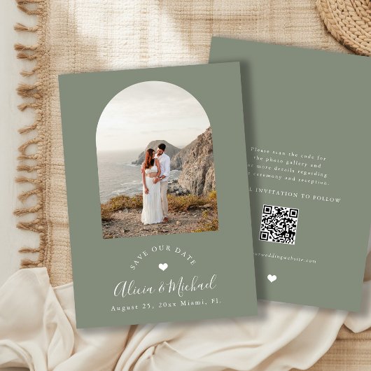 Sagegroene boho-boog moderne QR-code fototrouwdag Save The Date