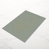 Sagegroene Elegante Monogram QR Code Trouwkaart Go Folie Uitnodiging (Gedraaid)